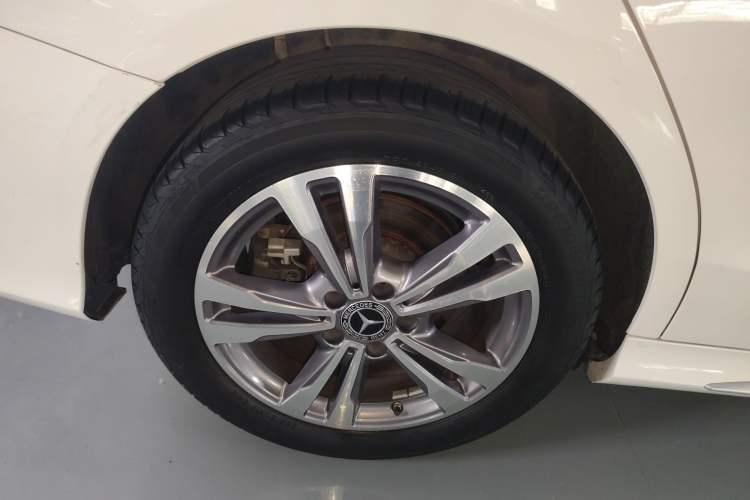 Used Mercedes-Benz C-Class 2020 Restyled C 200 L Fashion Edition Sport Version Right Rear Wheel Hub