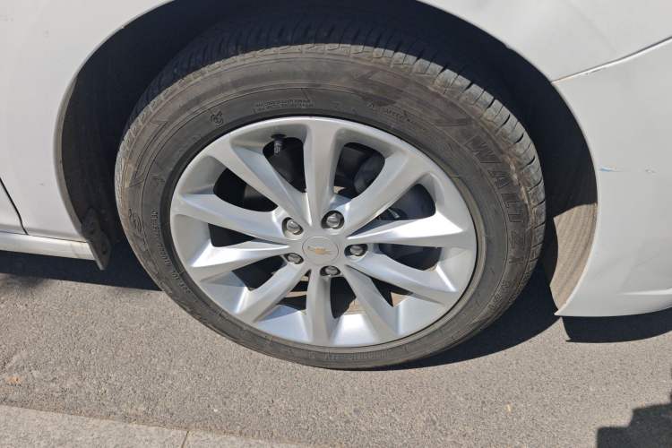 Used Chevrolet Cruze 2018 320 Automatic Pioneer Sunroof Edition Right Front Wheel Hub