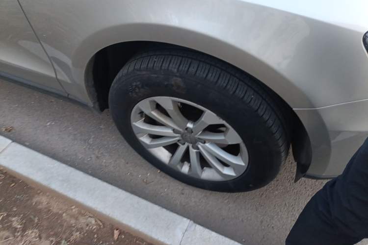 Used Audi Q5 2013 40 TFSI Technology Edition Right Front Wheel Hub