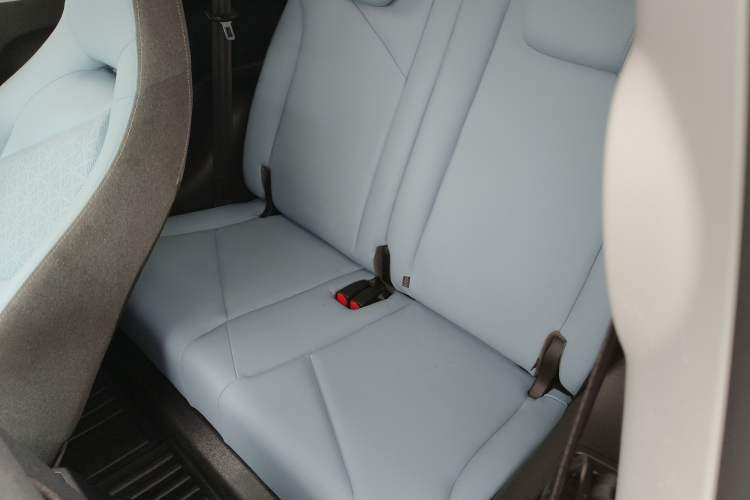 Used Chery QQ Little Ant 2022 Sweet Pink Edition Half-Sugar Version Lithium Iron Phosphate 29.2 kWh 30 kW 301 km Left Rear Seat