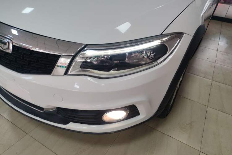 Used Qoros 3 2016 Urban SUV 1.6T Automatic Zhiyue Model
