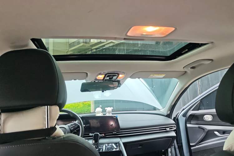 Used Hyundai Elantra 2021 1.5L CVT LUX Prestige Edition Headliner