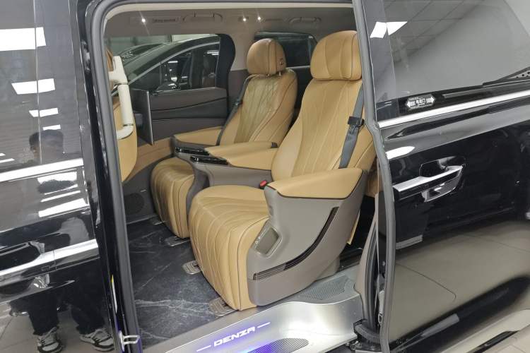 Used Denza D9 2022 DM-i 970 Four-Wheel Drive Prestige Model