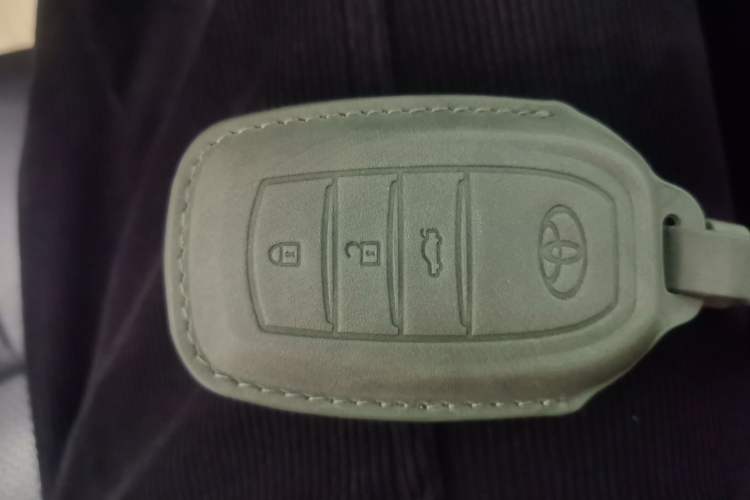 Used Toyota Camry 2019 Revised Version 2.0G Luxury Edition Vehicle Key