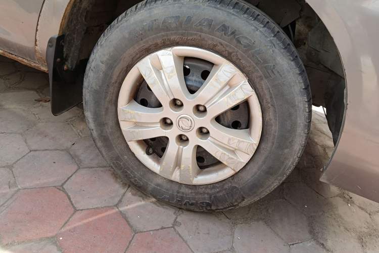 Used FORTHING Lingzhi 2013 M3 1.6L 7-Seater Comfort Model Right Front Wheel Hub