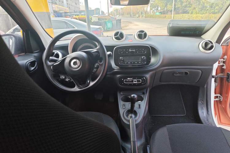 Used smart forfour 2018 1.0L 52 kW Dynamic Edition
