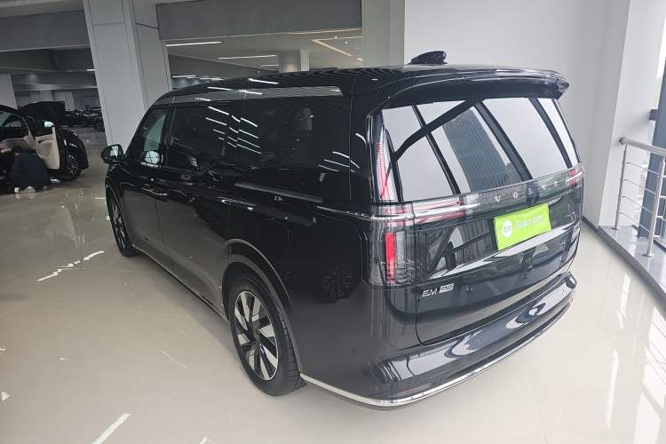 Used Volvo EM90 2025 Ultra Six-Seater Exterior 2