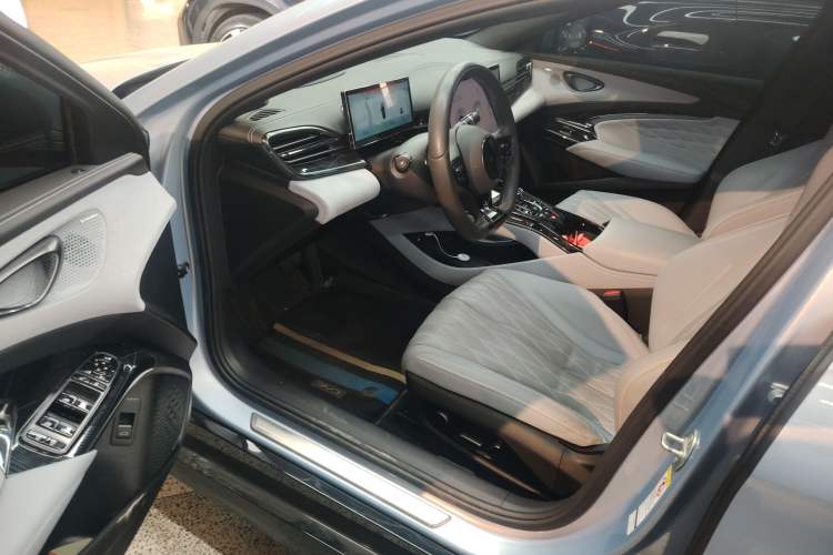 Used BYD Seal 2022 650 km All-Wheel-Drive Performance Version
