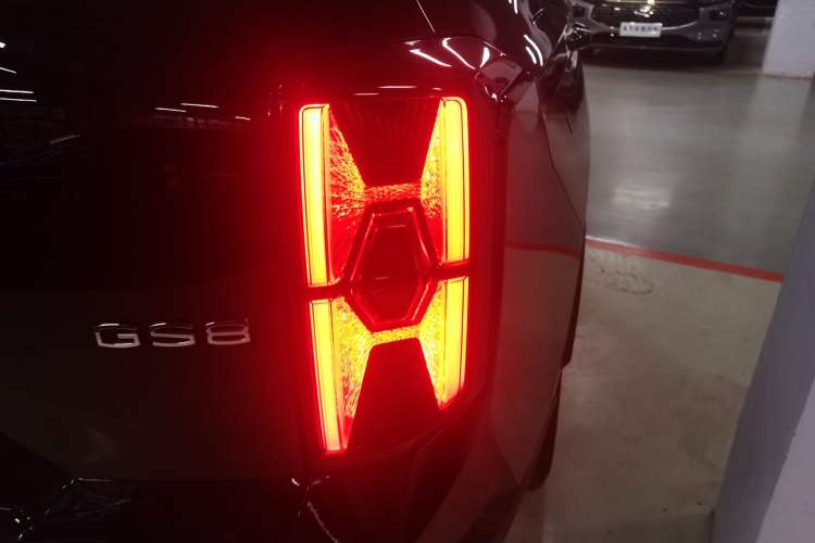 Used GAC Trumpchi GS8 2022 Linghang Series 2.0 TGDI Two-Wheel-Drive Luxury Smart Connectivity Version (7 Seats)
