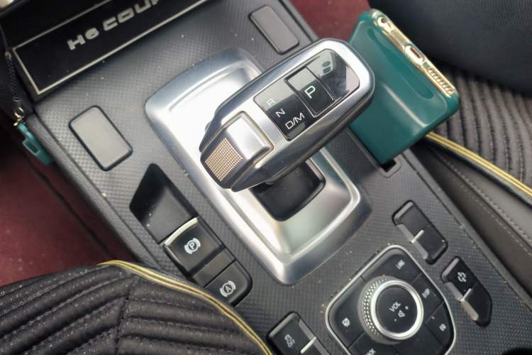 Used Haval H6 Coupe 2020 Smart Connect Version 1.5T Automatic Two-Wheel Drive Elite Model Gear Lever