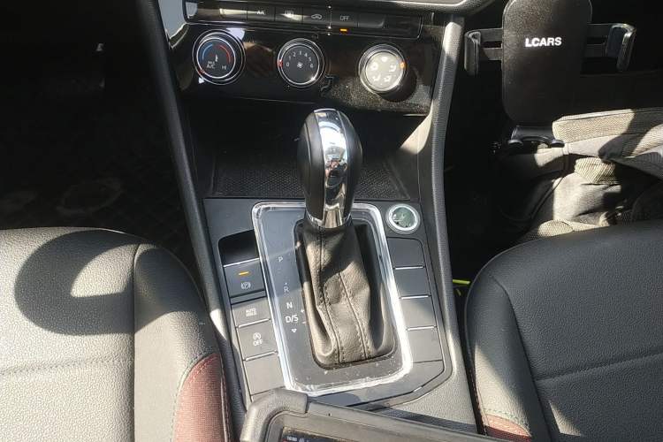 Used Volkswagen Bora 2021 1.5L Automatic Comfort Smart Connect Edition Gear Lever