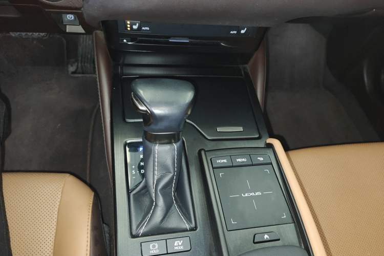 Used Lexus ES 2020 300h Premier Edition