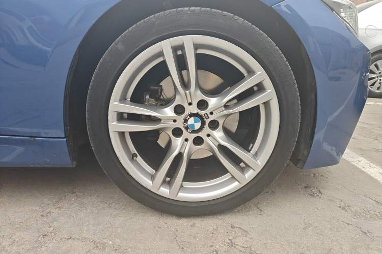 Used BMW 3 Series 2018 320i M Sport Package Right Front Wheel Hub