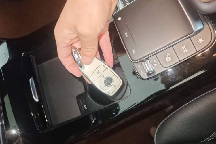 Used Mercedes-Benz A-Class 2022 Revised Version A 200 L Sport Sedan Fashionable Style Vehicle Key