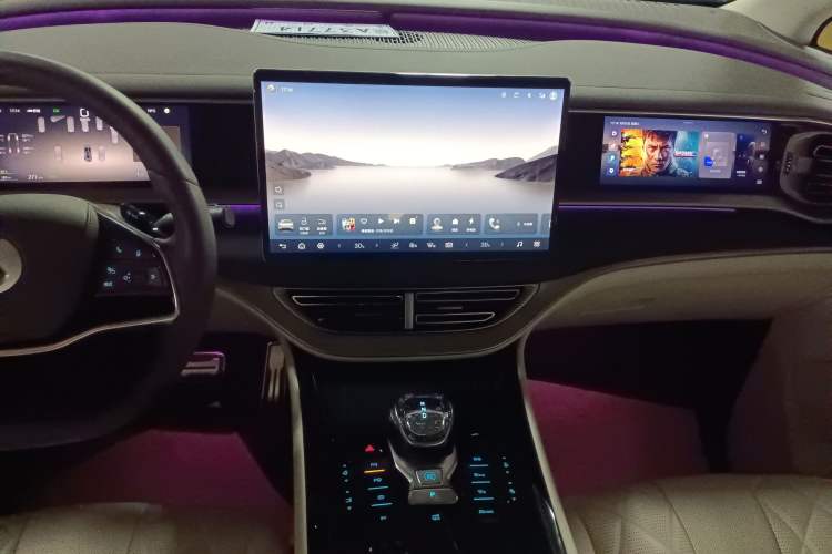 Used Denza D9 2025 DM-i Intelligent Drive 1020 Four-Wheel Drive Flagship Model
