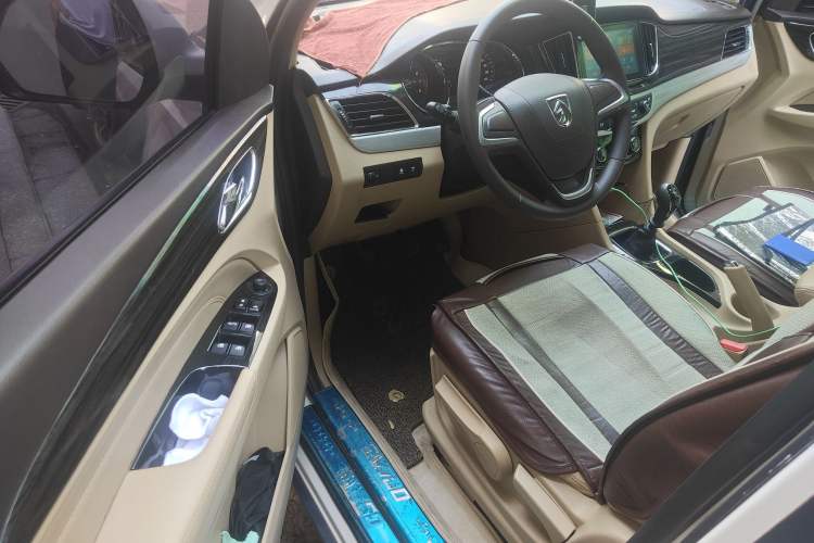 Used Baojun 730 2016 1.5T Manual Comfort Version 7 Seats
