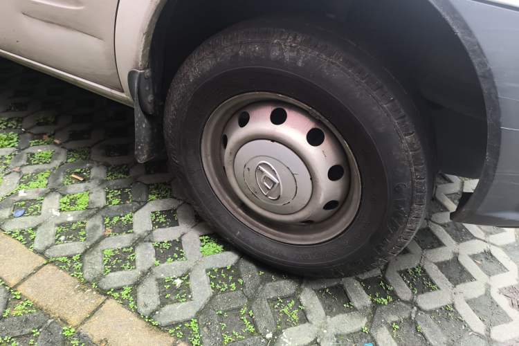 Used SAIC MAXUS Xintu V80 2021 2.0T Manual Classic Aoyuntong Short Wheelbase Mid-Roof 5/6-Seater