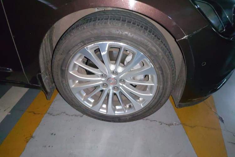 Used Buick LaCrosse 2016 28T Luxury Version Right Front Wheel Hub