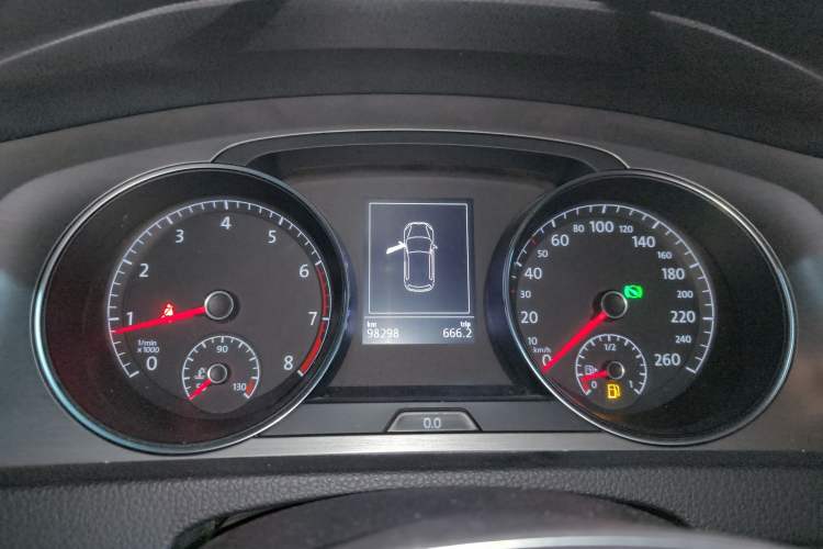 Used Volkswagen Golf 2014 1.4TSI Automatic Luxury Model Instrument Cluster