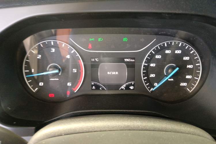 Used JMC Fushun 2023 2.0T Manual Short Wheelbase Low-Roof Commercial Multi-Purpose Passenger Vehicle 6 Seats with Lift-Up Tailgate
