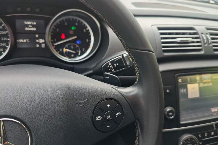 Used Mercedes-Benz R-Class 2017 R 320 4MATIC Business Edition Prestige Model Gear Lever