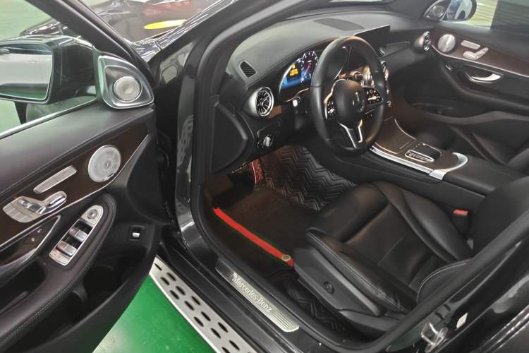 Used Mercedes-Benz GLC 2020 Facelift GLC 300 L 4MATIC Dynamic Edition