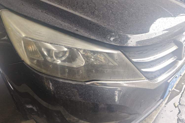 Used Zotye Z300 2014 New Vision 1.5L Manual Luxury Model Right Front Headlight