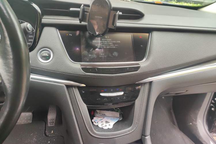 Used Cadillac XT5 2018 28T Four-Wheel Drive Luxury Model Audio And AC Panel