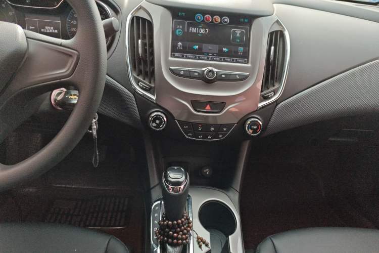 Used Chevrolet Cruze 2017 1.5L Automatic Pioneer Sunroof Edition
