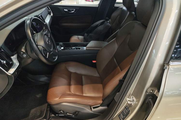 Used Volvo S60 2022 B4 Zhiyi Luxury Edition
