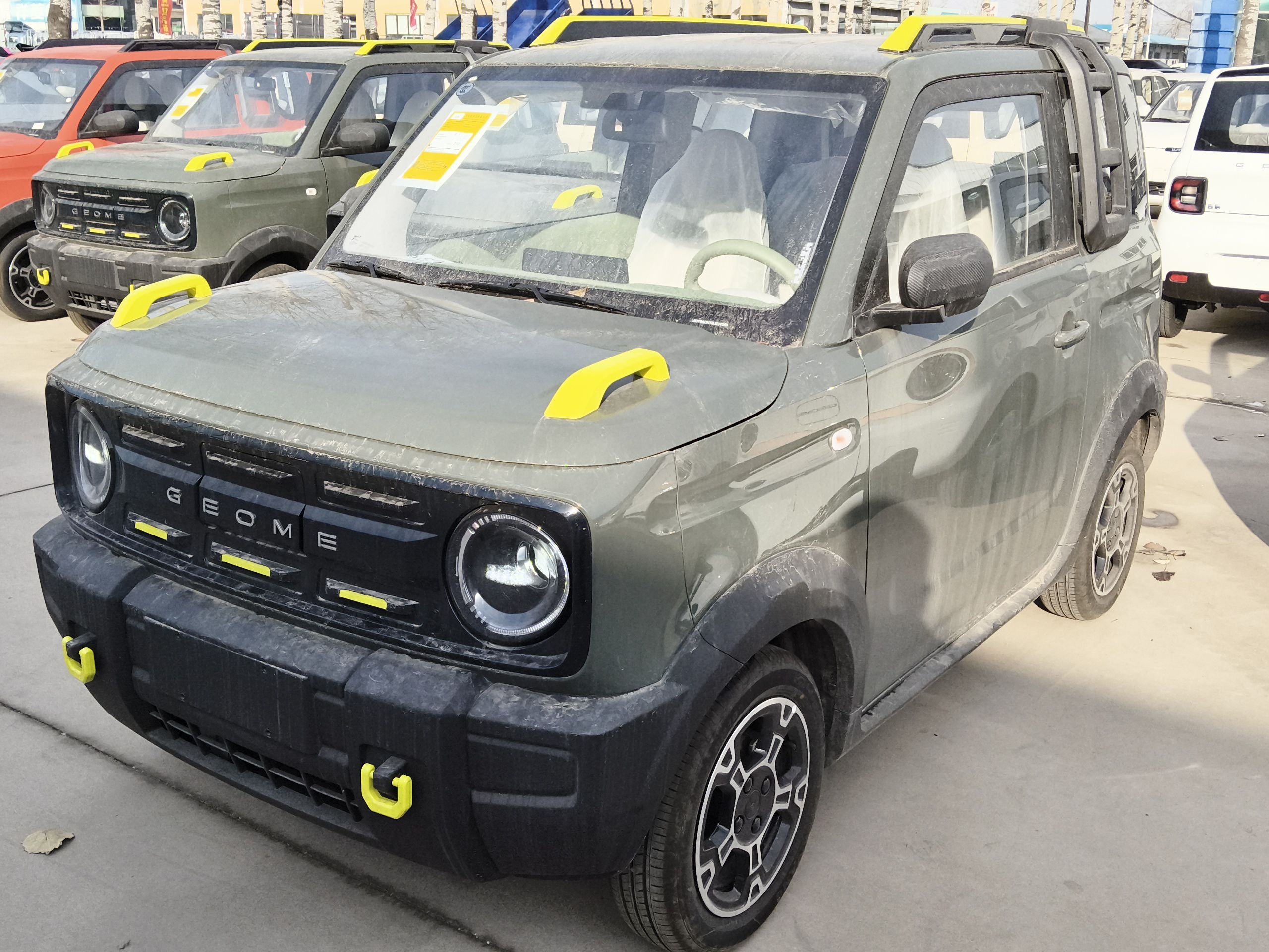 تحت مقدمة السيارة