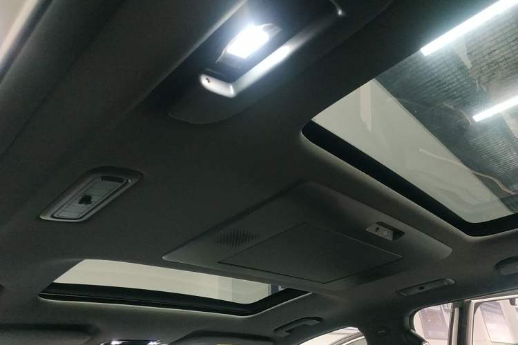 Used Dongfeng eπ eπ008 2025 210 Ultra Range-Extended Version 6 Seats Headliner