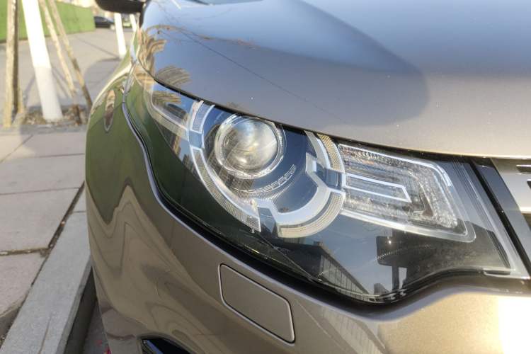 Used Land Rover Discovery Sport 2016 2.0T SE Right Front Headlight