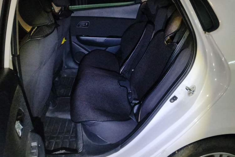 Used Kia K2 2012 Sedan 1.4L MT TOP Commemorative Edition
