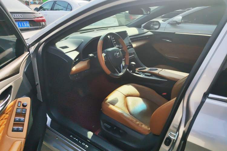 Used Toyota Avalon 2019 2.5L Touring Premium Version China VI Standard
