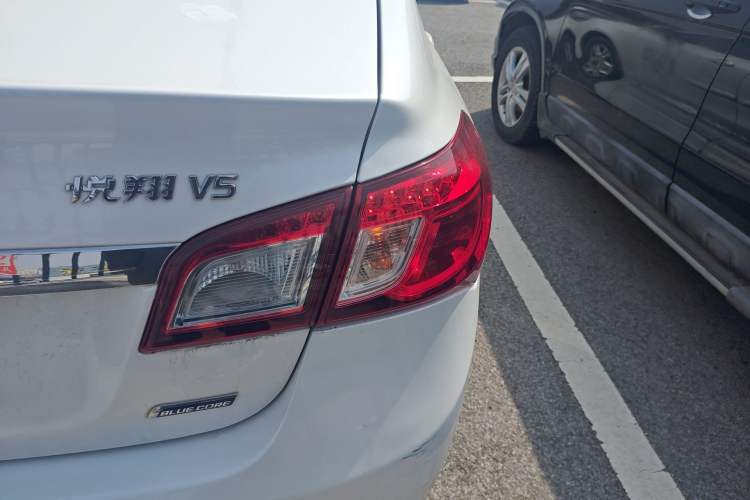 Used CHANGAN Alsvin V5 2012 1.5L Manual Dream Edition Exterior 3