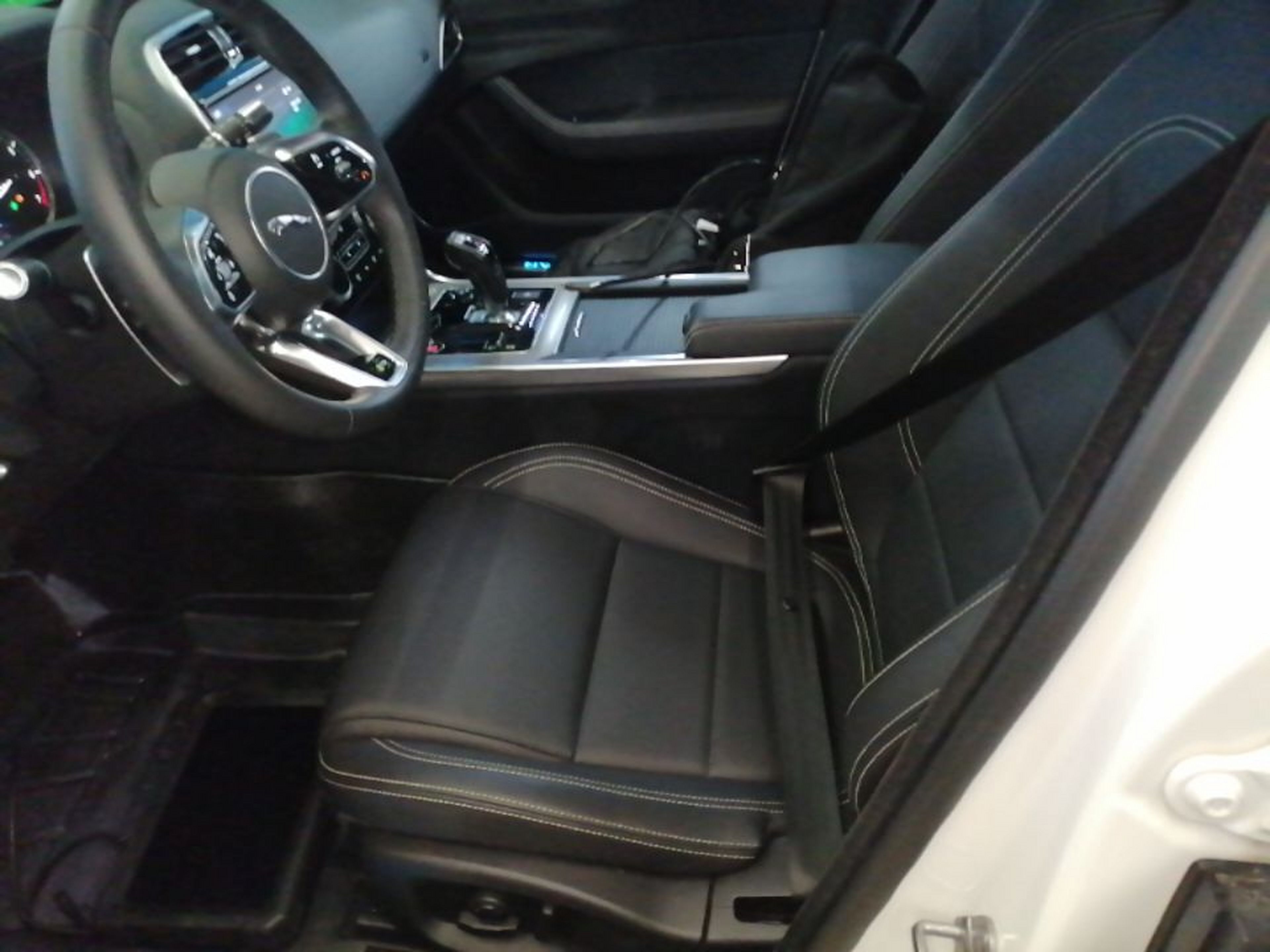 Vordere Reihe im Auto