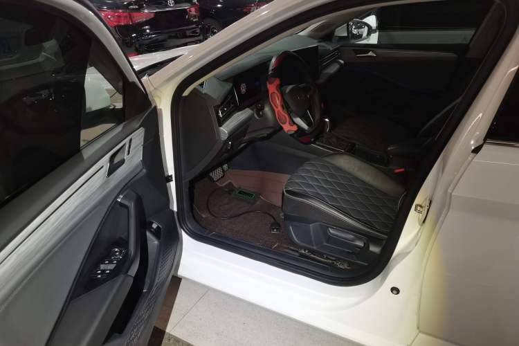 Used Volkswagen Sagitar 2024 300TSI DSG Excellence Edition Driver Seat