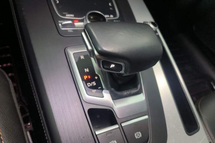 Used Audi Q5L 2018 40 TFSI Prestige Fashion Edition China V Gear Lever