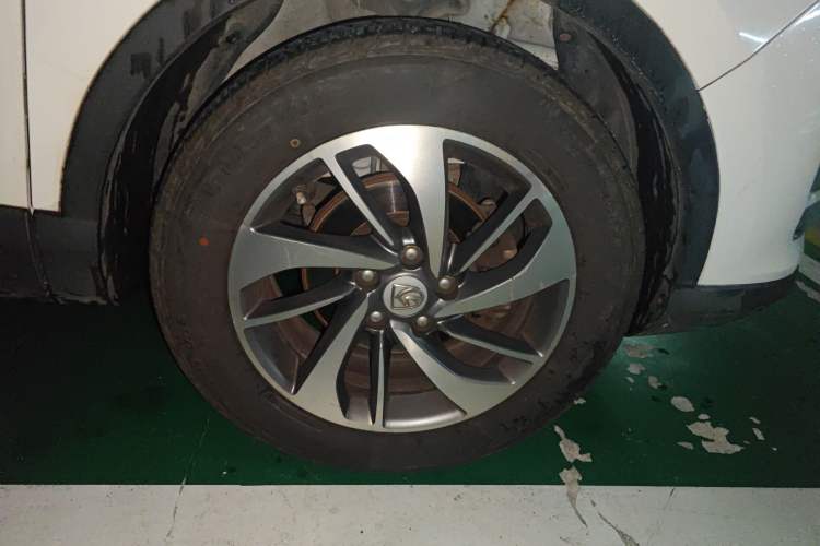 Used Baojun 560 2016 1.5T Manual Luxury Model Right Front Wheel Hub