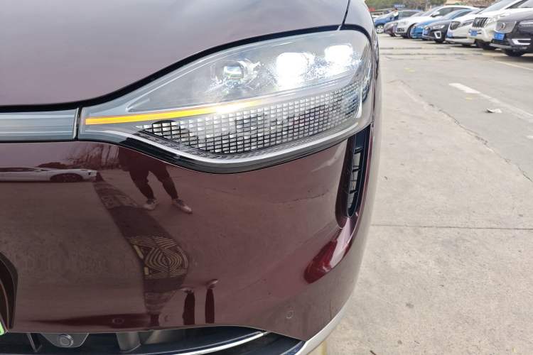 Used Hima AITO M9 2025 Extended-Range Ultra Version 52 kWh 6-Seater Left Front Headlight