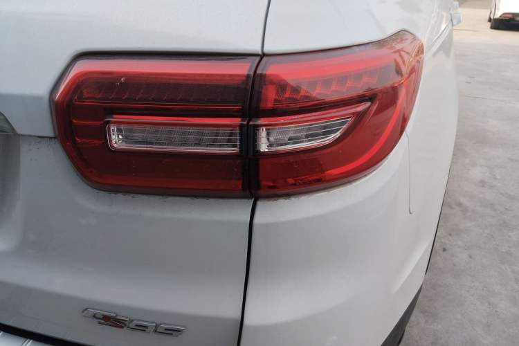 Used CHANGAN CS95 2017 2.0T Two-Wheel Drive Zhituo Edition Right Rear Taillight