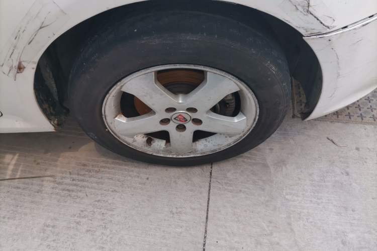 Used Roewe 350 2013 350C 1.5L Automatic Xunyue Edition Right Front Wheel Hub