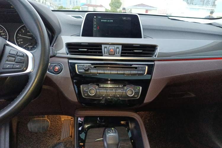 Used BMW X1 2018 xDrive20Li Luxury Edition Audio And AC Panel