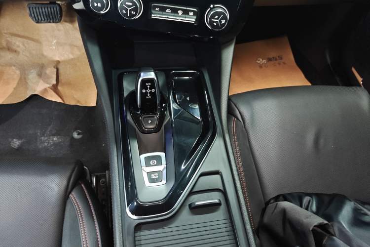 Used Lynk & Co 02 2019 1.5T DCT Two-Wheel Drive Sporty Version China VI Standard Gear Lever