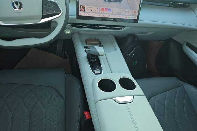 Used Changan UNI-Z New Energy 2024 Blue Whale Smart Electric iDD 125km Beyond Edition