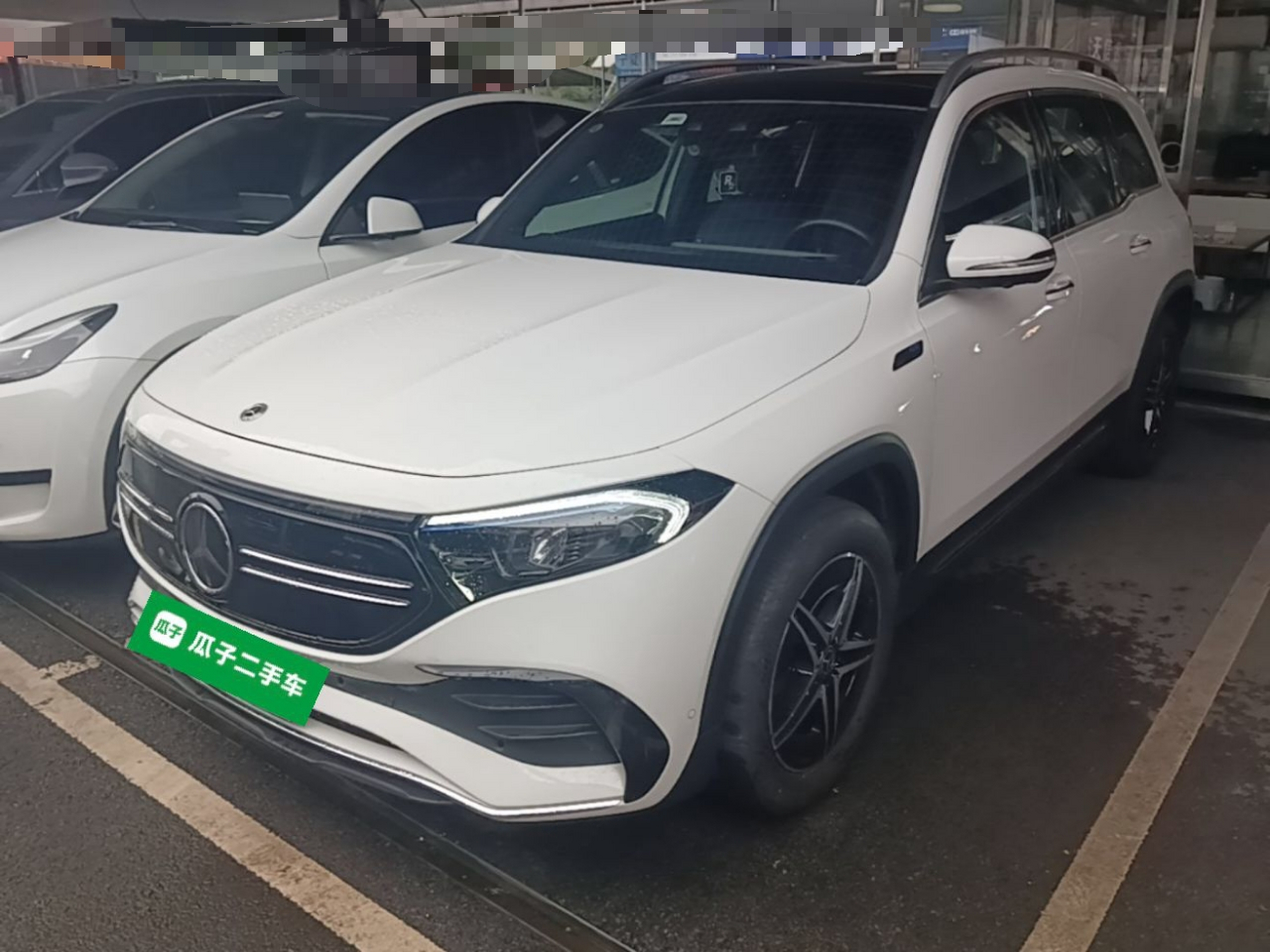 Unter der Vorderseite des Autos