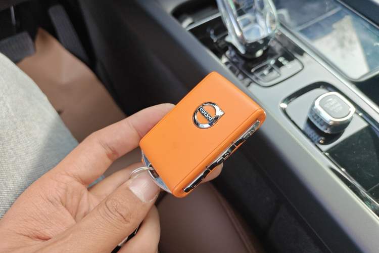 Used Volvo XC60 New Energy 2024 T8 Plug-in Hybrid Long-Range All-Wheel Drive Smart Luxury Edition
