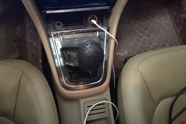 Used Volkswagen Bora 2014 1.6L Manual Comfort Model Gear Lever