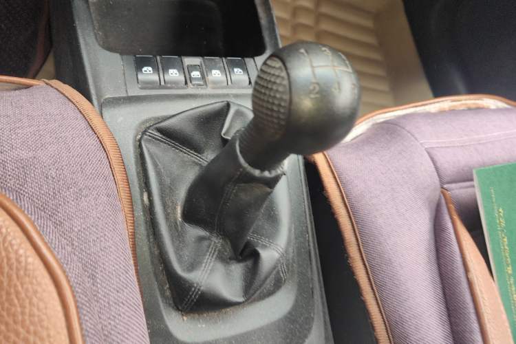 Used Chevrolet Sail 2013 Sedan 1.2L Manual Fashionable Happiness Edition
